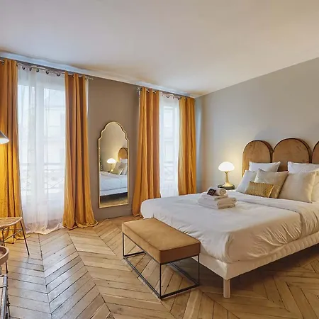 2 Bedrooms Center Of *