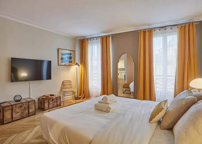 2 Bedrooms Center Of *
