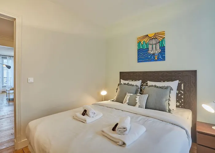 2 Bedrooms Center Of Paris