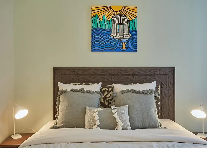 2 Bedrooms Center Of *