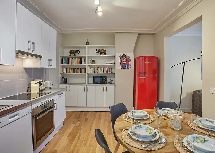 2 Bedrooms Center Of Paris