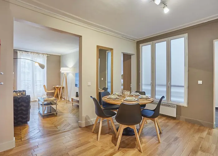 2 Bedrooms Center Of