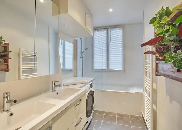 Apartment 2 Bedrooms Center Of