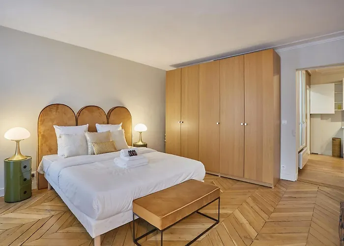 2 Bedrooms Center Of Apartment *